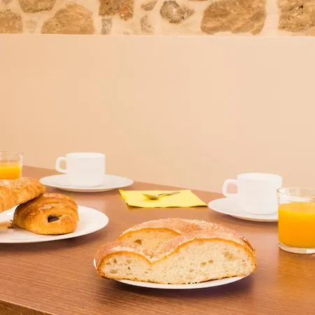 Pensión Habitacions Placa Major Santa Pau